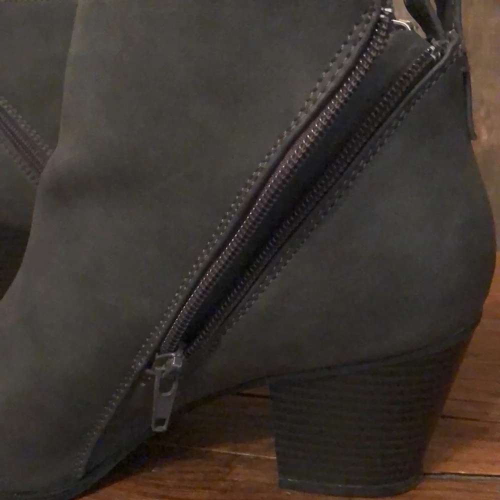 Express Faux Leather Ankle Bootie in Dark Gray Size 9 Women’s
